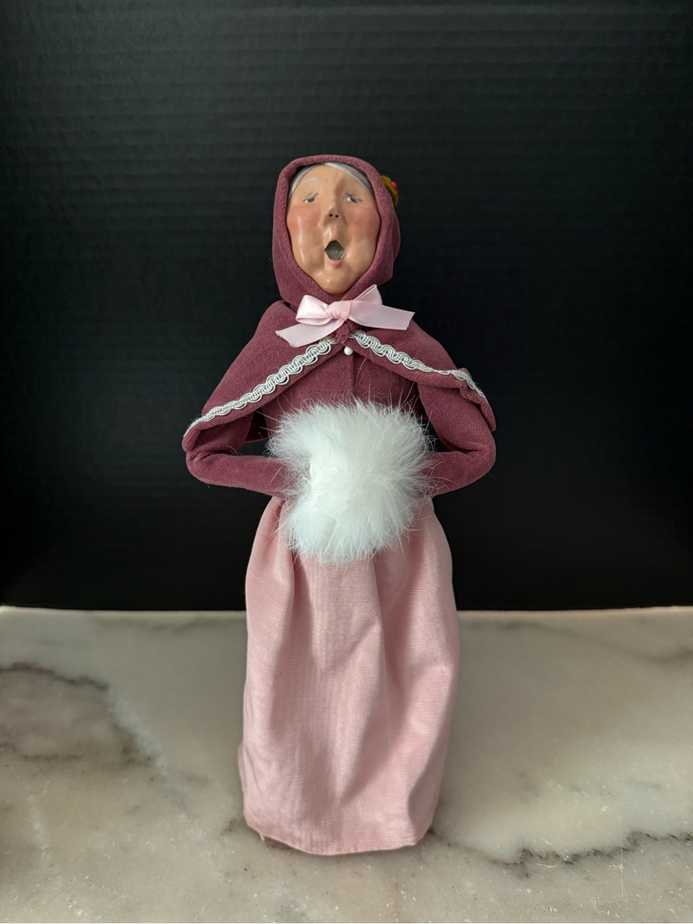 Vintage Byers Choice 1992 RARE Old Woman with Fur Muffler